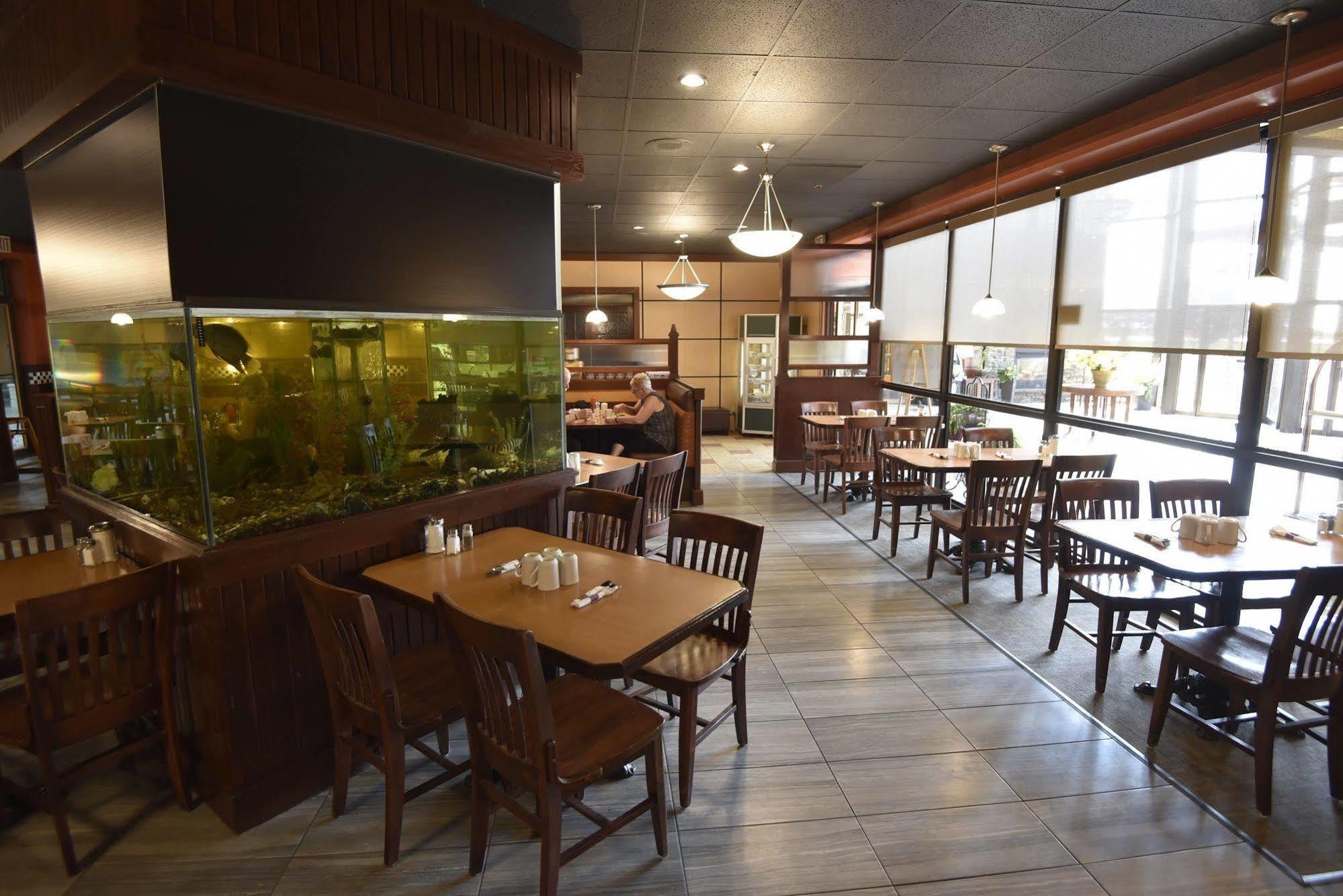 Tropical Inn - นอร์ธแบทเทิลฟอร์ด ภายนอก รูปภาพ
