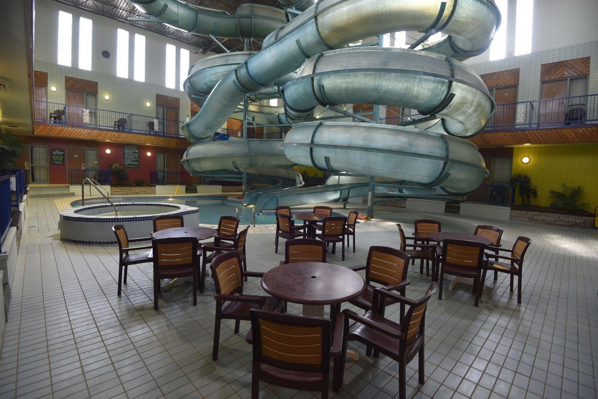 Tropical Inn - นอร์ธแบทเทิลฟอร์ด ภายนอก รูปภาพ